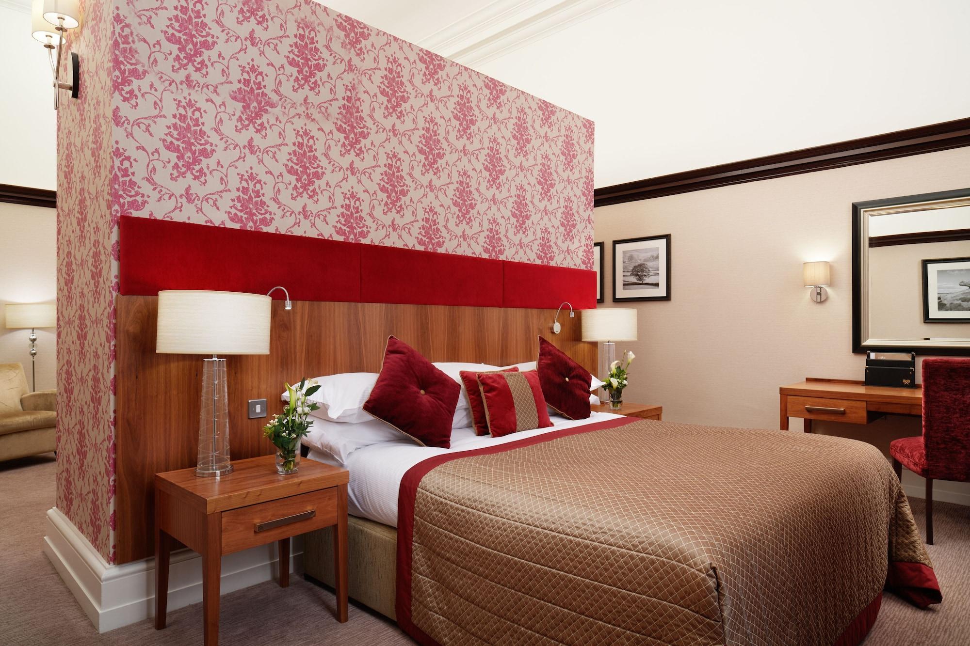 The Grand, Hotel
